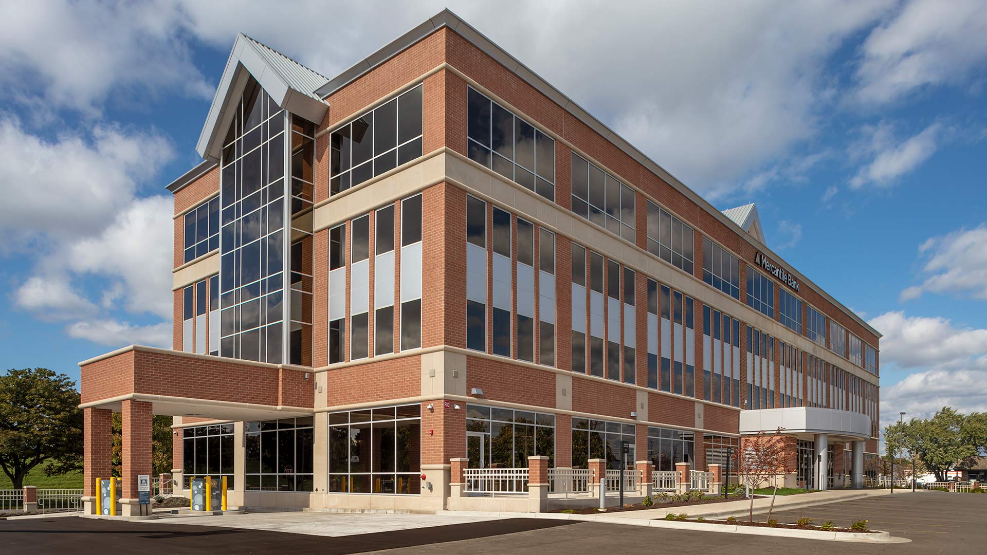 mercantile-bank-corporate-office-projects-rockford-construction