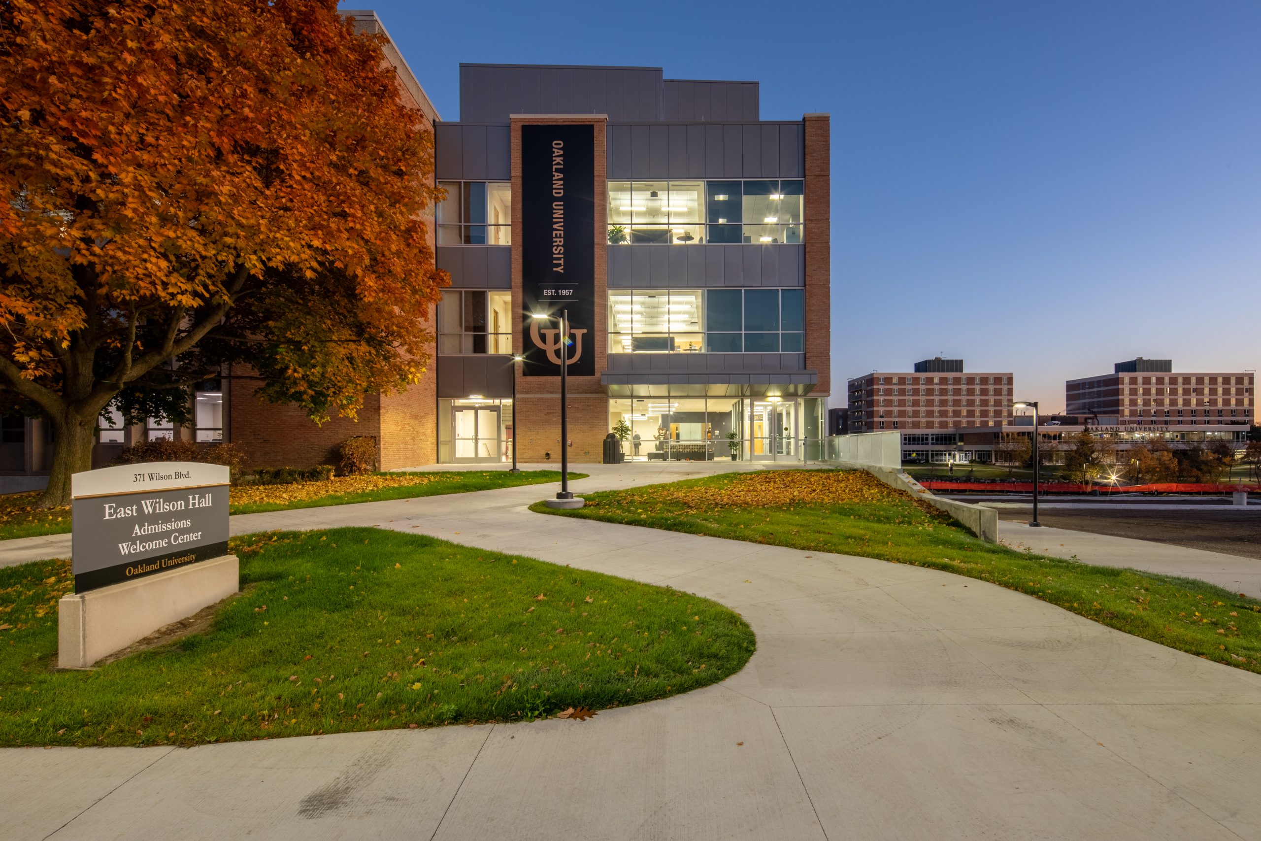 An outdoor view of Wilson Hall at Oakland University at dusk.